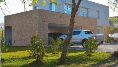 Garro, el candidato Pro, monotributista y millonario