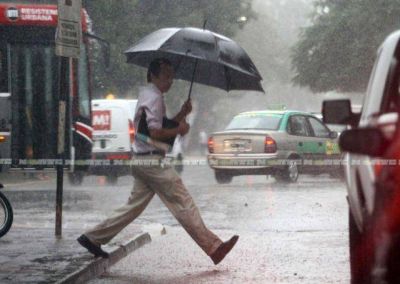 Lleg� la lluvia a la regi�n y promete larga estad�a