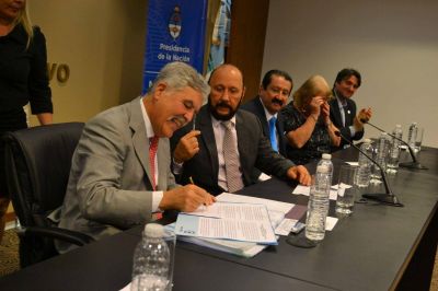 Insfran acord� con el ministro De Vido un paquete de obras por $ 1285 millones