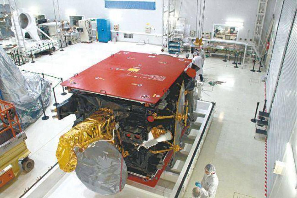 Un�nime respaldo al desarrollo satelital