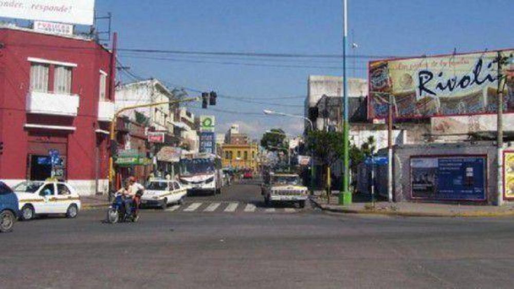 Tres personas mediante golpes intentaron robar el celular a un menor en El Bajo