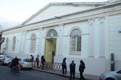 Contradictorias versiones de la adhesi�n al paro docente convocado por la Ateca