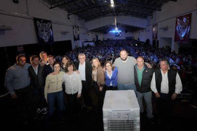 Zamora agasajo a entidades deportivas de Tigre