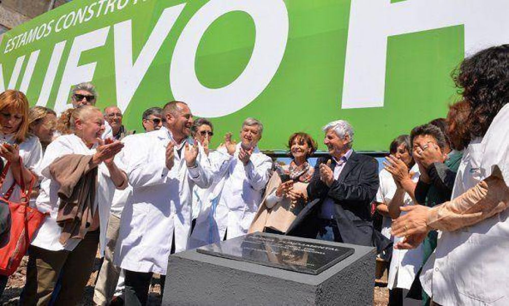 Luis Andreotti coloc� la piedra fundamental del Hospital Municipal