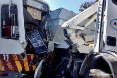 Doce heridos al chocar una formaci�n del Premetro contra un cami�n volquete en Villa Soldati