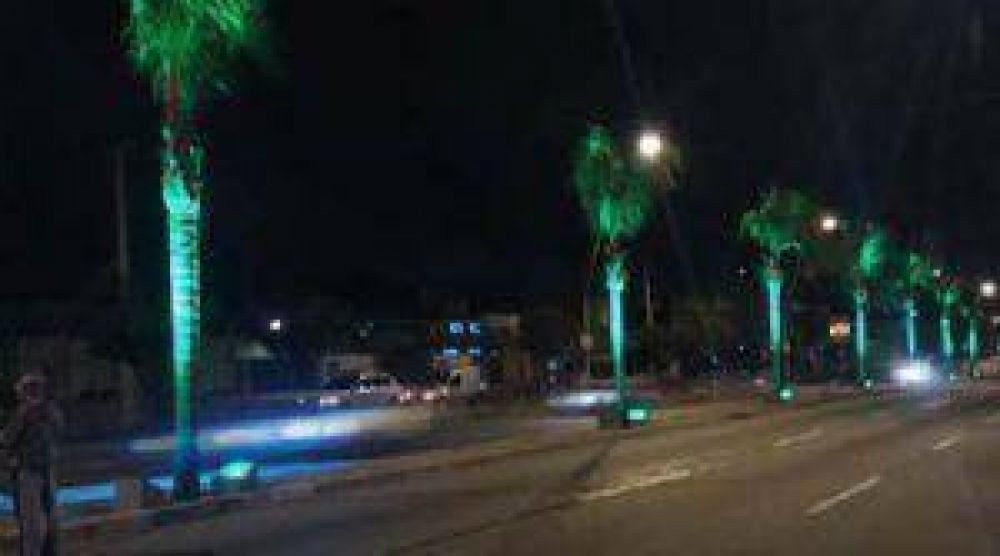 Carlos Paz inaugura su paseo de las luces de cara la pr�xima temporada veraniega