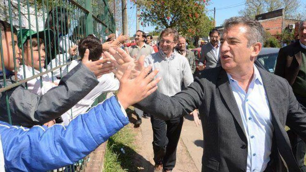 Urribarri inaugur� obras educativas en Concepci�n del Uruguay y Gualeguaych� 