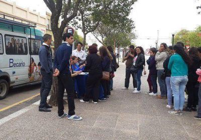 El Instituto Becario entreg� m�s de 200 solicitudes