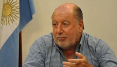 Busti insiste en reducir a la mitad la cantidad de funcionarios para frenar �el despilfarro de recursos� 