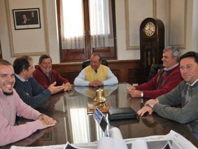 S�nchez se reuni� con alumnos del San Jos� y miembros de Cazadores