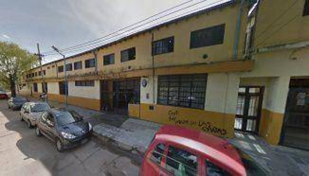 Escuela N� 48, Media 6 y Jard�n 918 hicieron un piquete por el mal estado edilicio y ratas