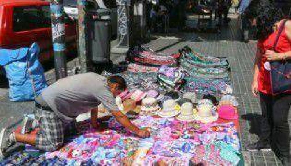Descontrol: la venta ilegal ya suma casi 8000 puestos en la Ciudad