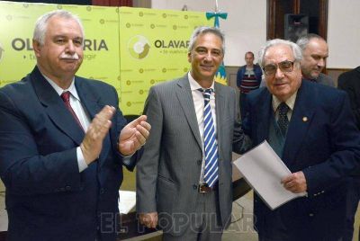 Emotivo reconocimiento del HCD a los impulsores del Instituto Universitario