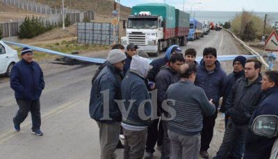 Despu�s de piquete apareci� la plata para los choferes de Autobuses Caleta