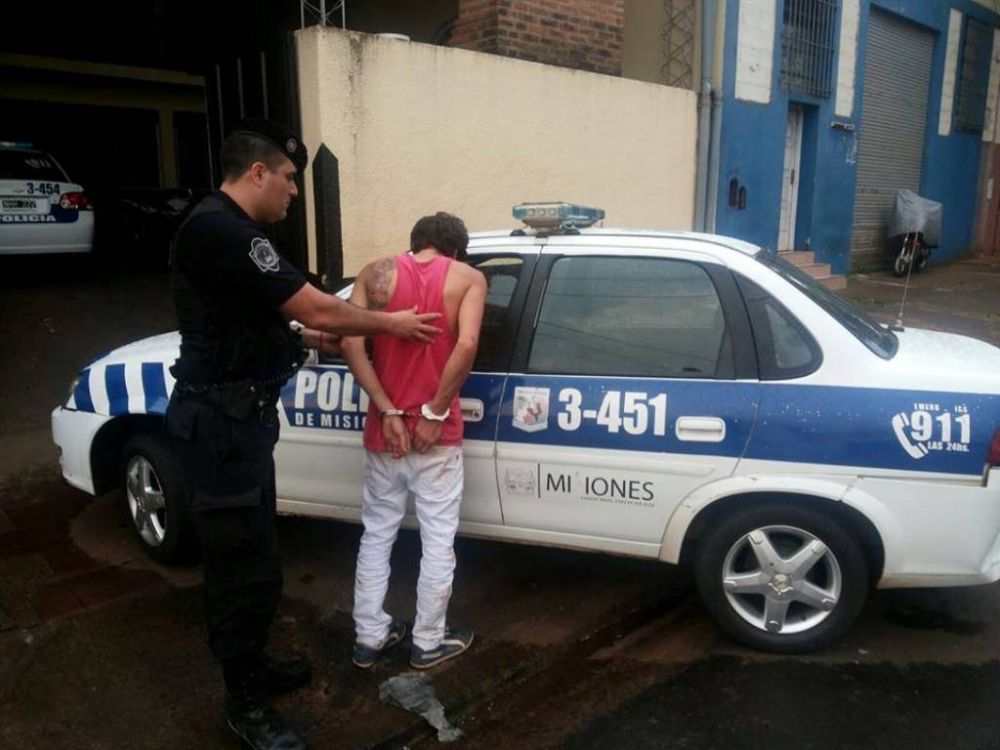 Pareja con un beb� en brazos asalt� a una joven y le rob� el celular: luego fueron detenidos