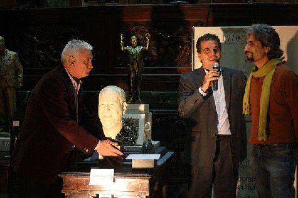 Monumento: del apoyo K a las cr�ticas