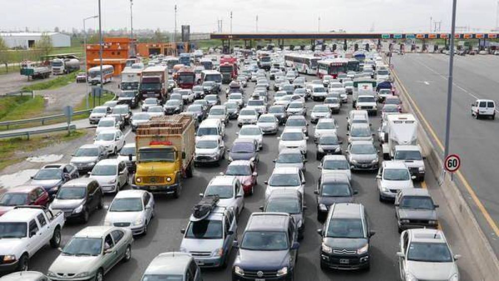 Un piquete en la autopista Buenos Aires-La Plata complic� el �xodo tur�stico