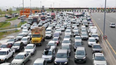 Un piquete en la autopista Buenos Aires-La Plata complic� el �xodo tur�stico