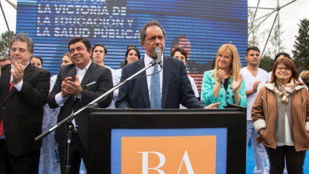 Daniel Scioli insinu� que le dar� lugar Fernando Espinoza en el gabinete si llega a la Presidencia