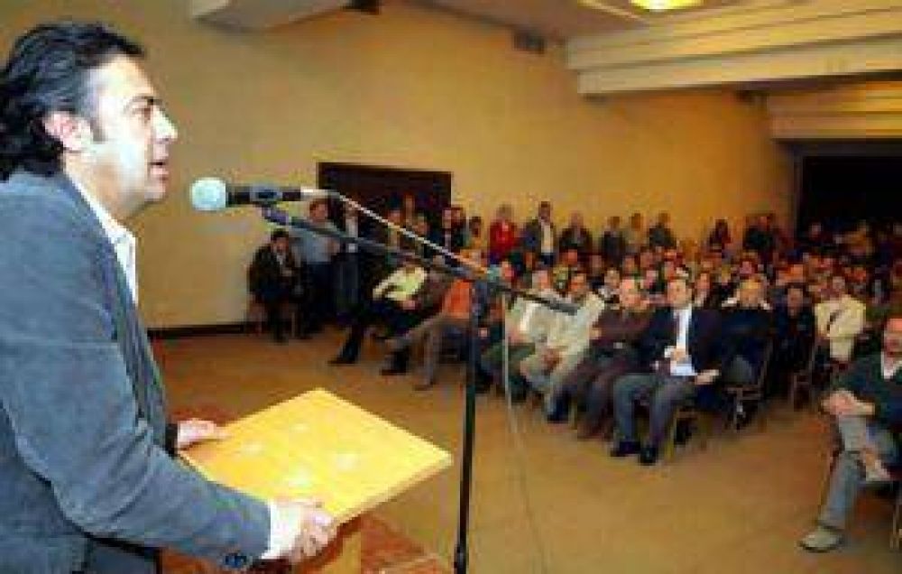 Finaliza la intervenci�n radical y Cornejo alist� su tropa para el regreso.