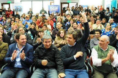 La comunidad universitaria brind� su apoyo a la candidatura de Boto