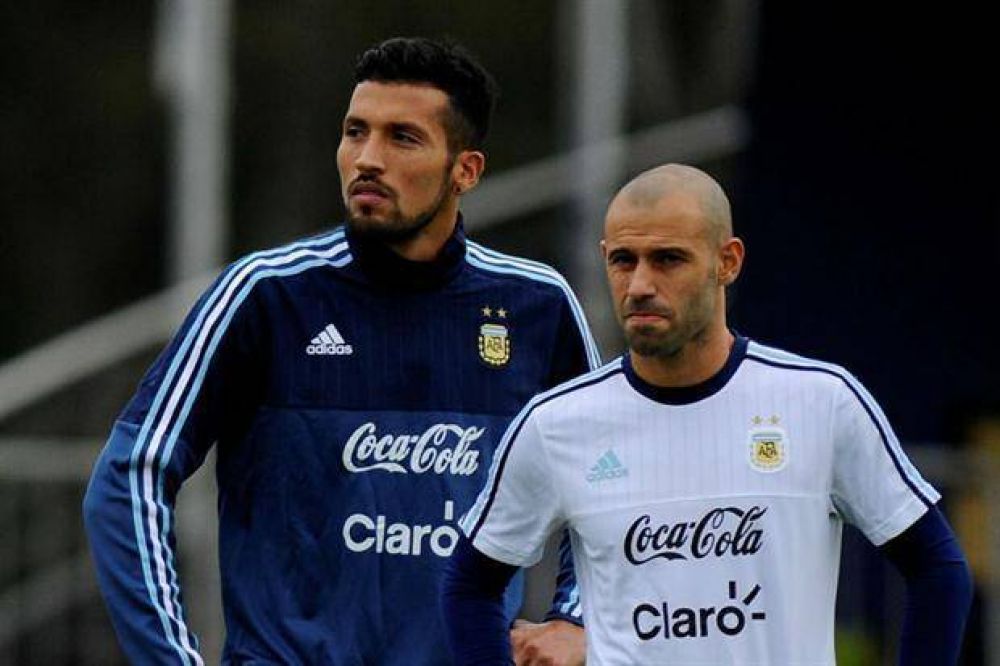 Otra baja para Martino: Ezequiel Garay dej la concentracin y habra cinco cambios para jugar en Paraguay