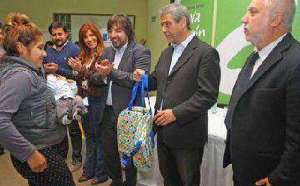 Madres de Avellaneda recibieron kits del programa �Qunita�