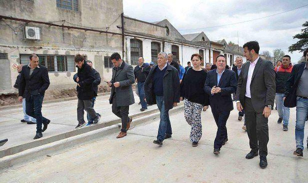 D�AZ P�REZ Y JUL�AN �LVAREZ REALIZARON LA APERTURA DE LA AVENIDA RA�L ALFONS�N