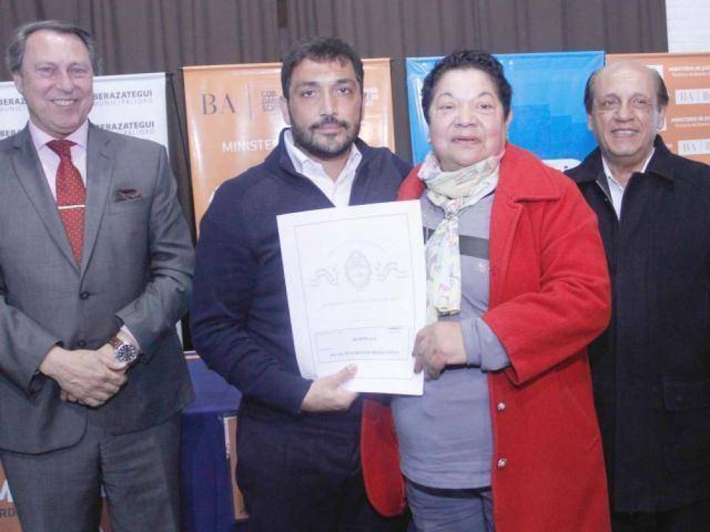 Mussi y Casal entregaron 214 escrituras a vecinos