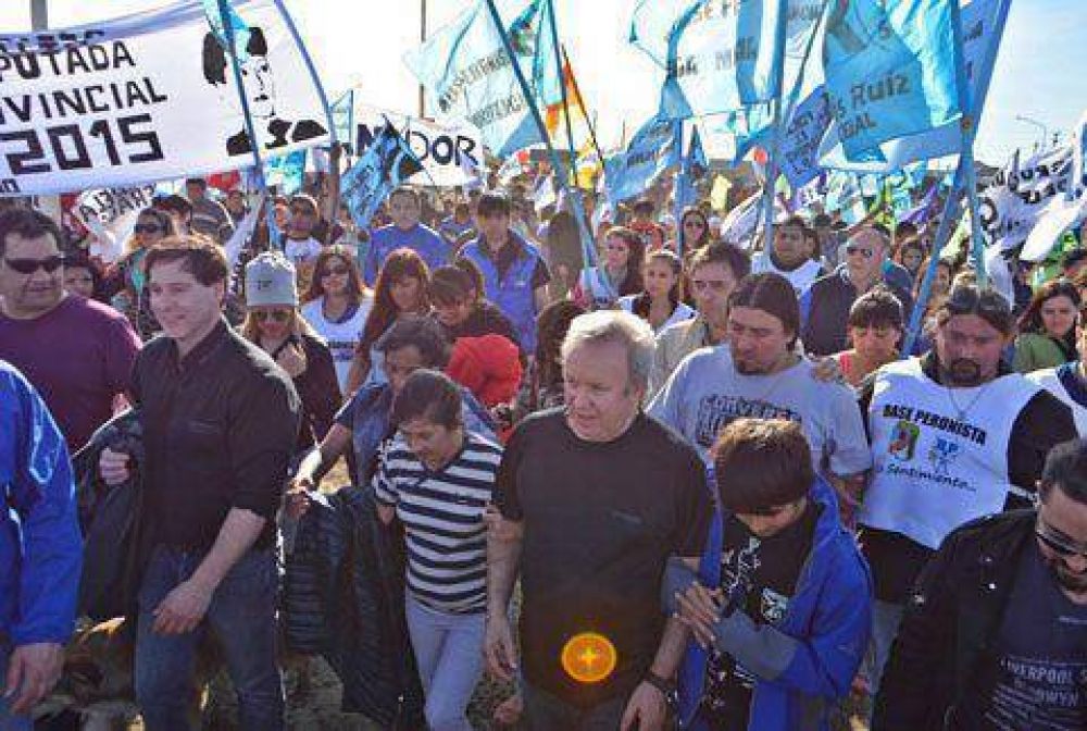 Peralta camin� el barrio Natividad: �se alumbra un tiempo nuevo�