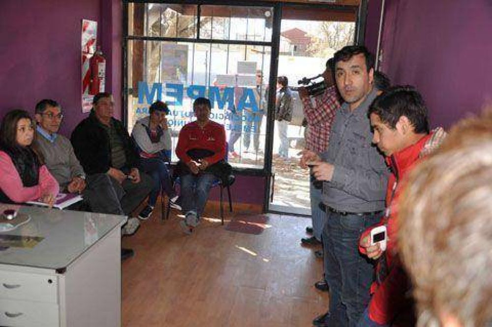 Pablo Grasso se reuni� con integrantes de AMPEM