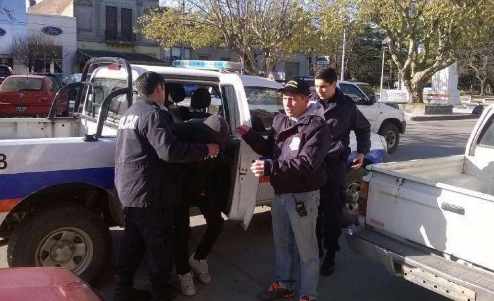 Atraparon a dos menores que robaron la casa de concejal balcarce�a