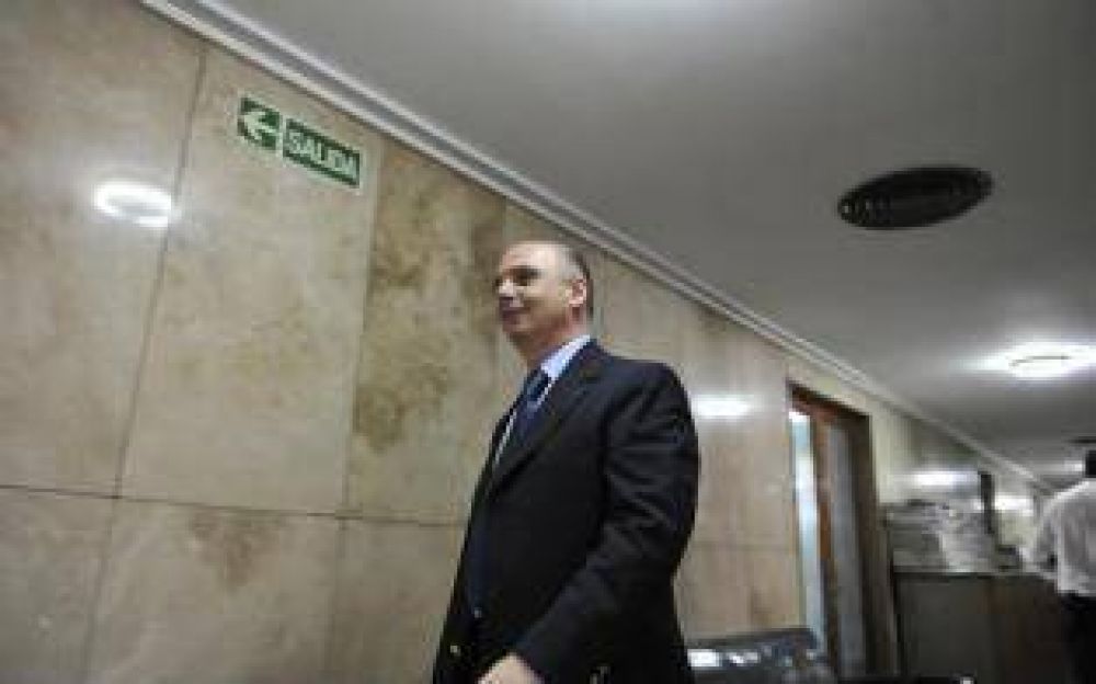 Un fiscal notifica que perseguir� el clientelismo