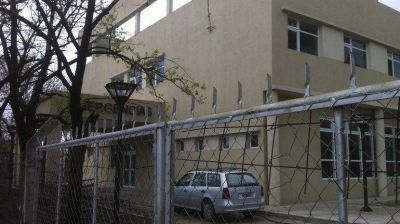 La historia del hospital que se inaugur� por cadena nacional y a�n no funciona
