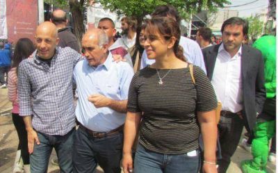 Ducot� recorri� el centro de Pilar con el candidato a vicegobernador Daniel Salvador