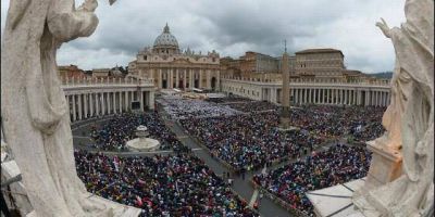 Te�logos de todo el mundo apoyan al Papa 