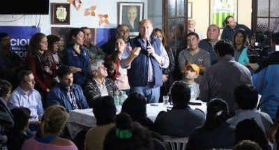 �El 25 vamos a abrir las puertas al futuro argentino�