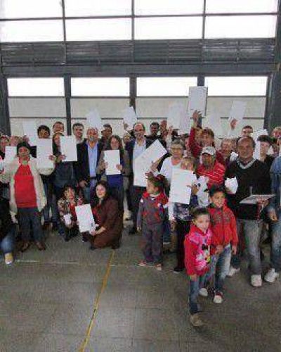 Plan de Regularizaci�n Dominial: m�s viviendas en manos de familias del noroeste