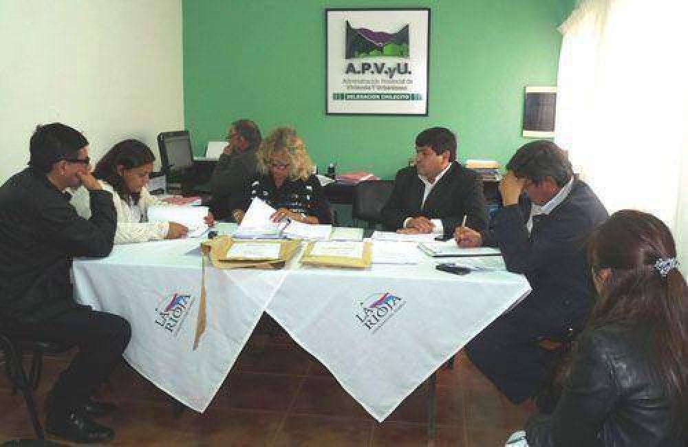 Licitaron viviendas para Los Altos, Los Sarmientos y Anguin�n