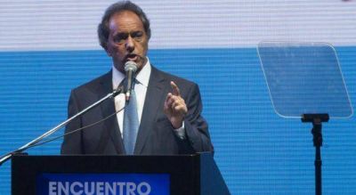 Scioli le habl� a sus competidores y asegur� que el �voto �til est� a favor del pa�s�