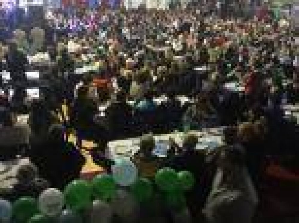La Plata: Bruera encabez� multitudinario acto en el Club Platense