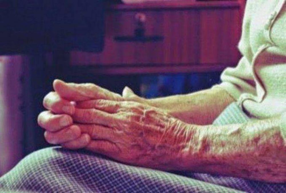 Un caso aberrante: se emborrach� y agredi� y abus� de su propia madre