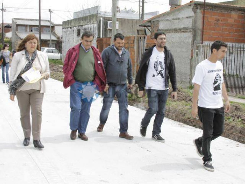 Guti�rrez recorri� tareas de pavimentaci�n en la zona oeste