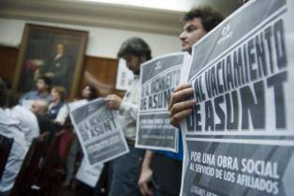 La UNT presiona para que Roll�n se aparte de Asunt
