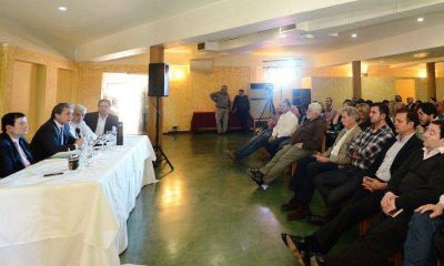 Lejos del PRO, intendentes radicales anunciaron apoyo al candidato del FpV