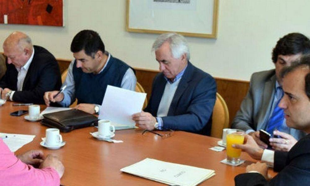 Reci�n este mes, De la Sota se acord� de entregar a intendentes el dinero de la tasa vial
