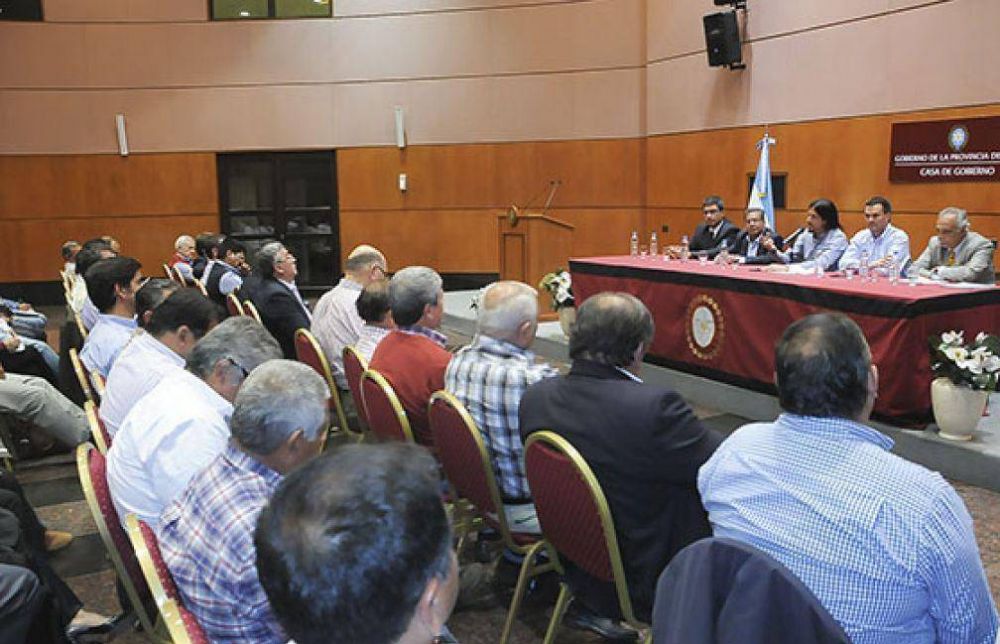 Parodi inform� a intendentes electos las proyecciones para fin de a�o y 2016