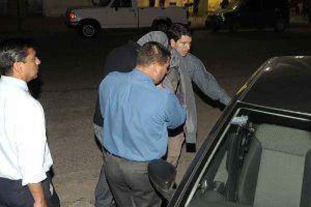 Allanaron ciber y casa c�ntrica y detienen a depravado que acosaba mujeres por celular