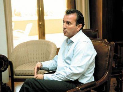 Operaci�n salvataje: Paco P�rez vuelve a buscar en Buenos Aires dinero para pagar sueldos