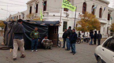 Volvieron a la protesta los trabajadores de la UOCRA Seccional Viedma